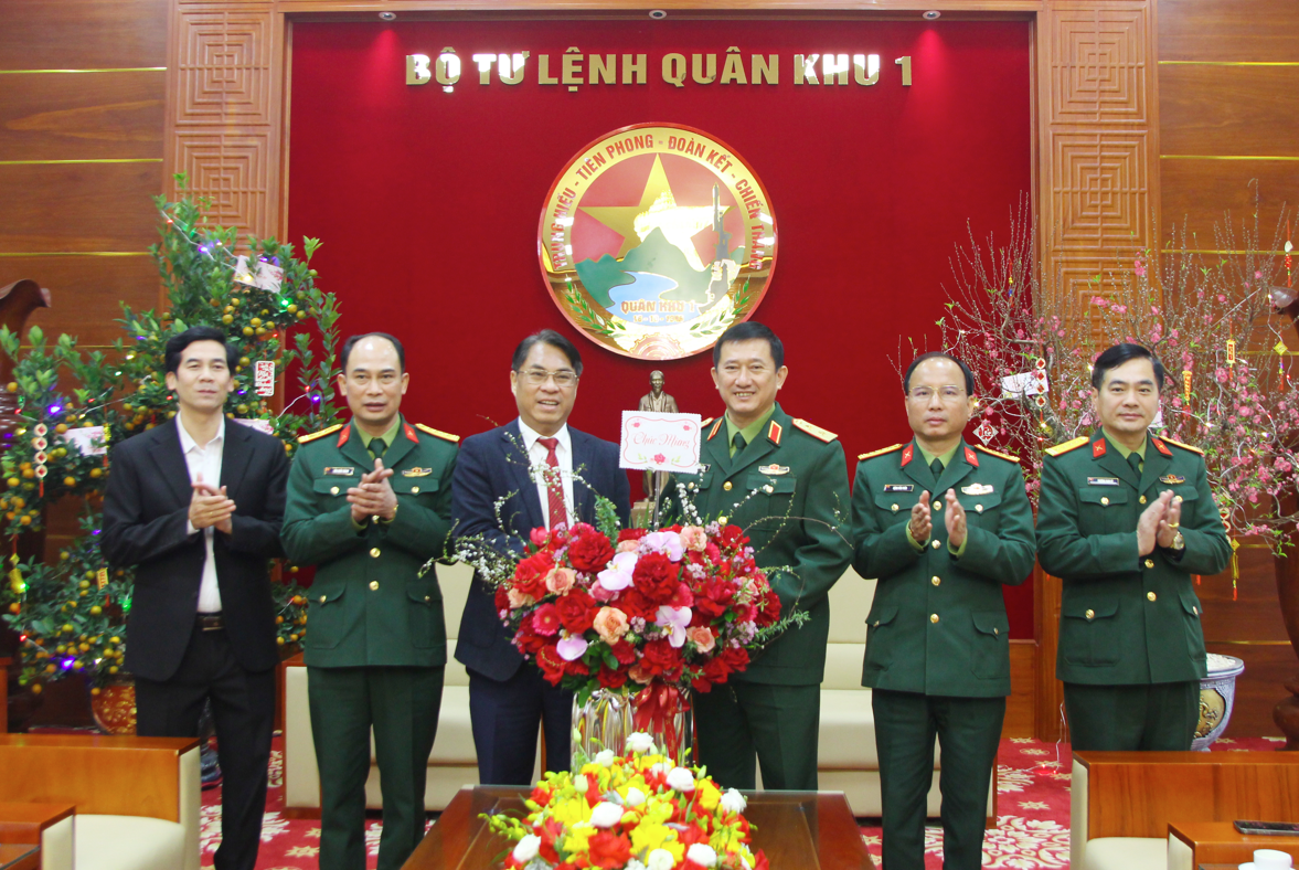 Bí thư Tỉnh ủy Cao Bằng thăm, chúc Tết Đảng ủy, Bộ tư lệnh Quân khu 1